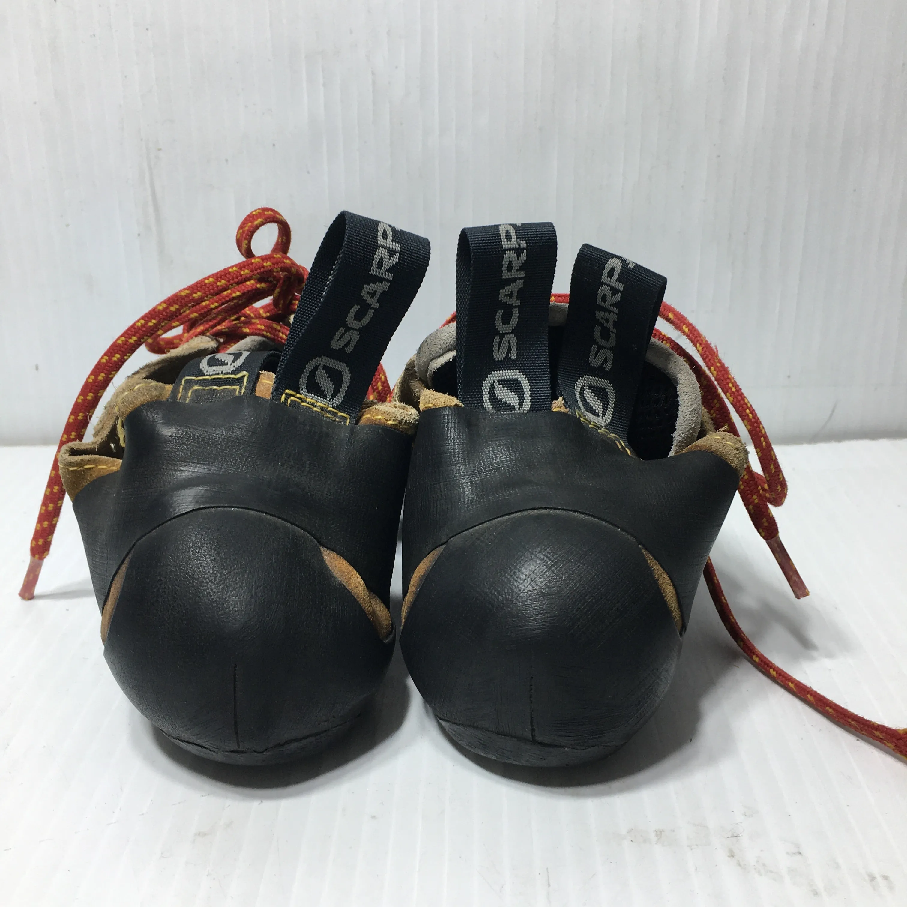 Scarpa Kids Climbing Shoes - Size 2.5 - Pre-owned - QUE29U