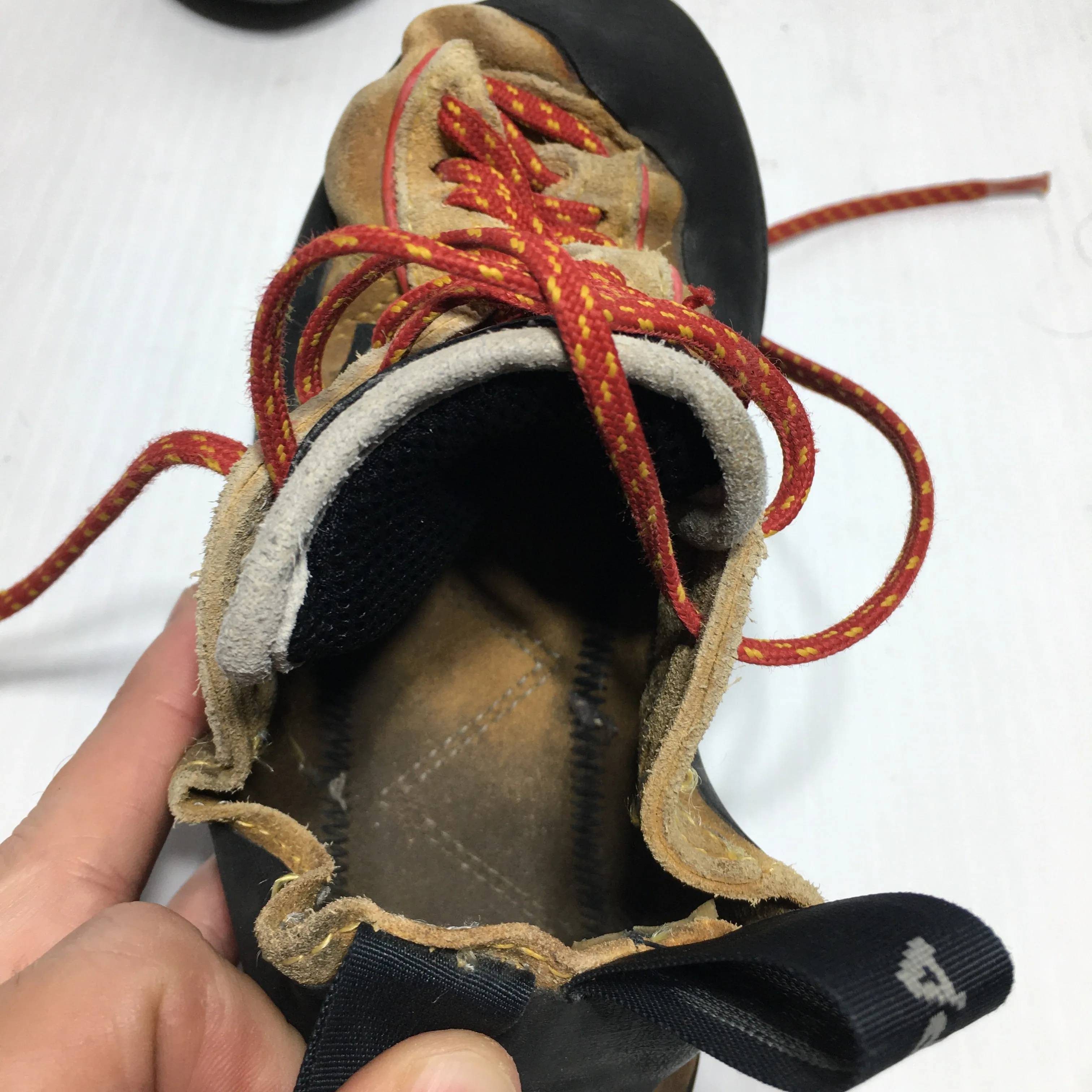 Scarpa Kids Climbing Shoes - Size 2.5 - Pre-owned - QUE29U